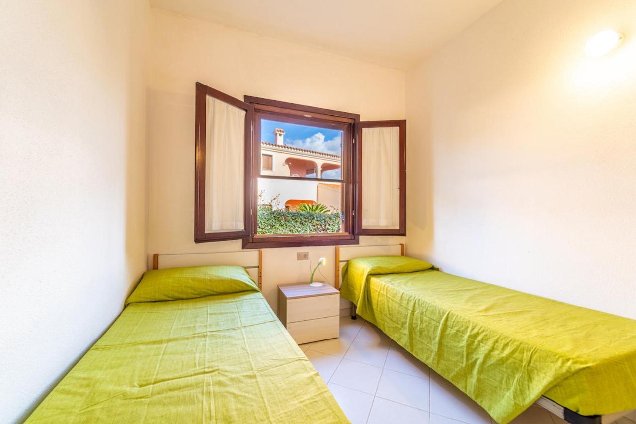 סאן תאודורו Iss Travel, Ambra Apartments - 800 M From La Cinta Beach מראה חיצוני תמונה